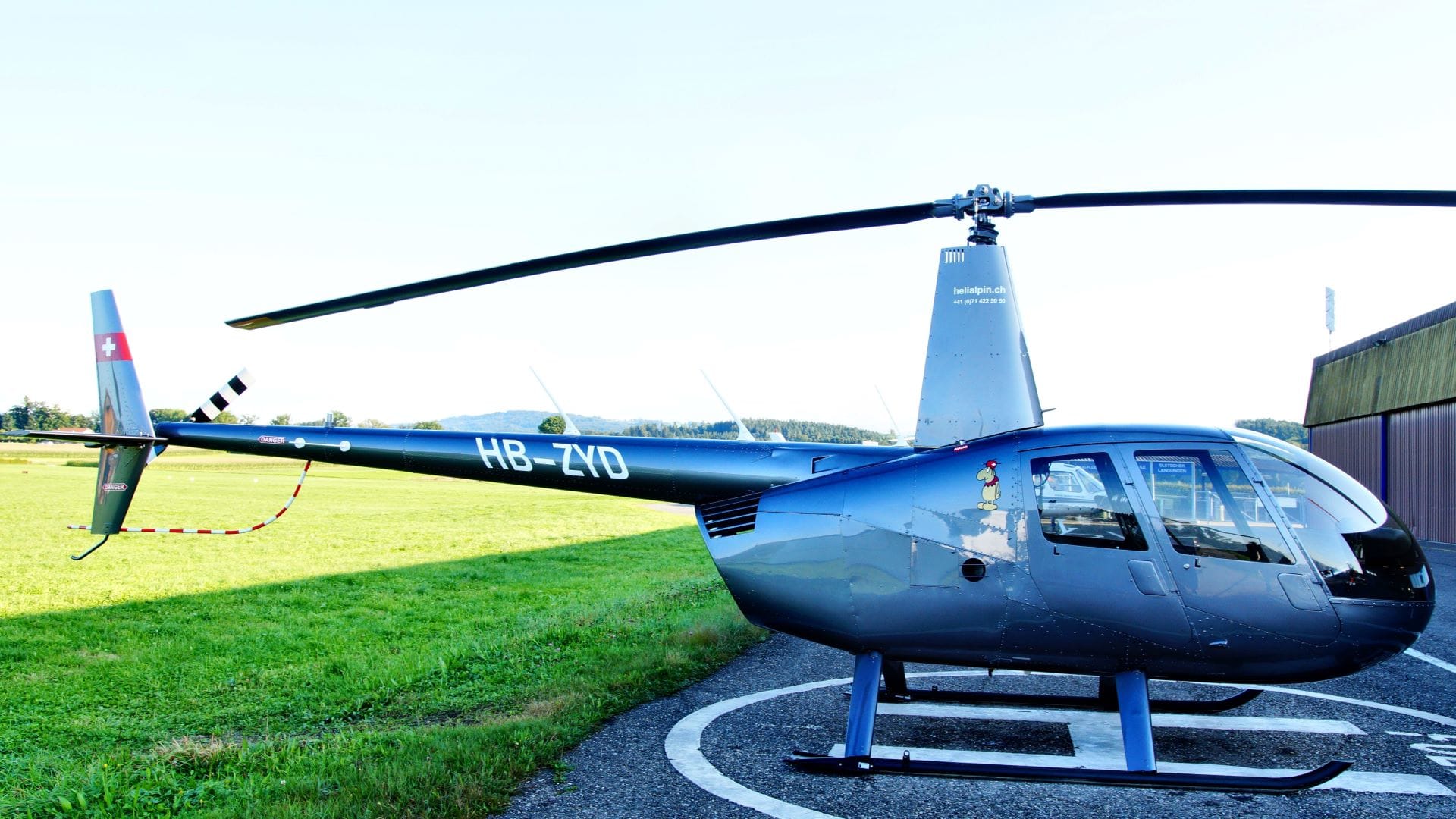 HB-ZYD Helikopter von der Seite